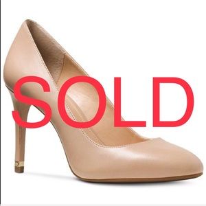 Michael Kors nude Ashby pumps